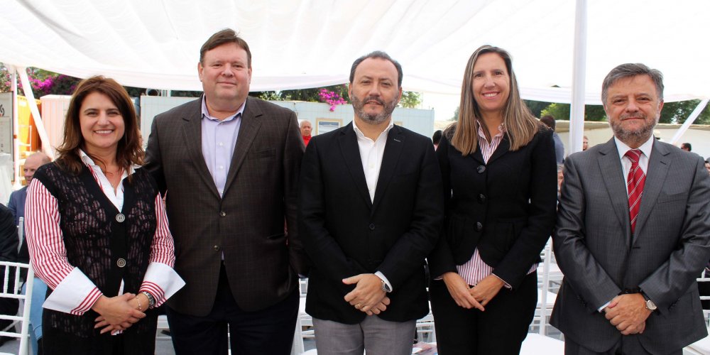 De izquierda a derecha: Diputada Sofía Cid; Kim Hackne, Director Ejecutivo de Norte Abierto; Mauricio Álvarez, Country Manager de Goldcorp; Soledad Lingua, Seremi Hacienda y René Muga, Director Ejecutivo de Barrick.